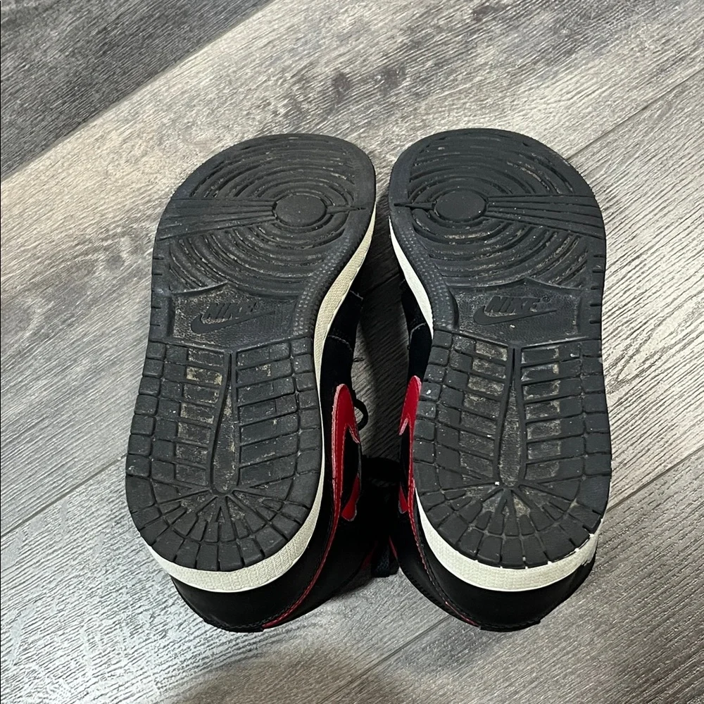 Jordan Kids Black and Red Mid-Top Sneakers GS size 6y (women’s 7)